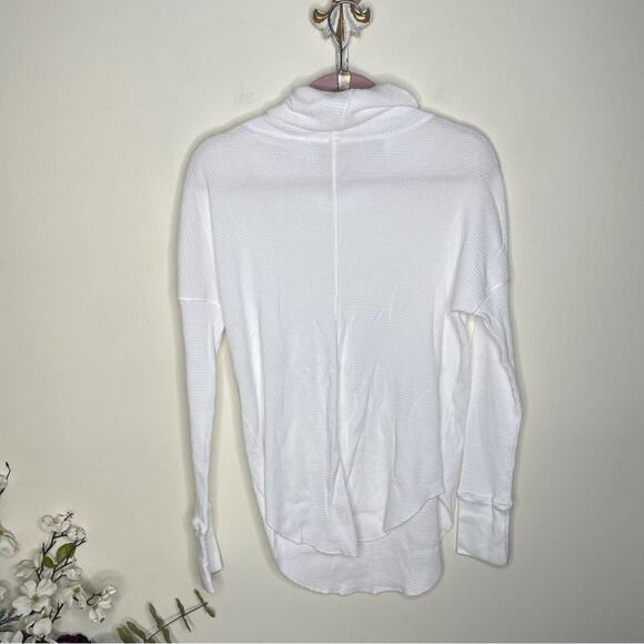 BABATON x ARITZIA Porter Thermal Waffle Turtleneck Top White {3D39} - Picture 4 of 6